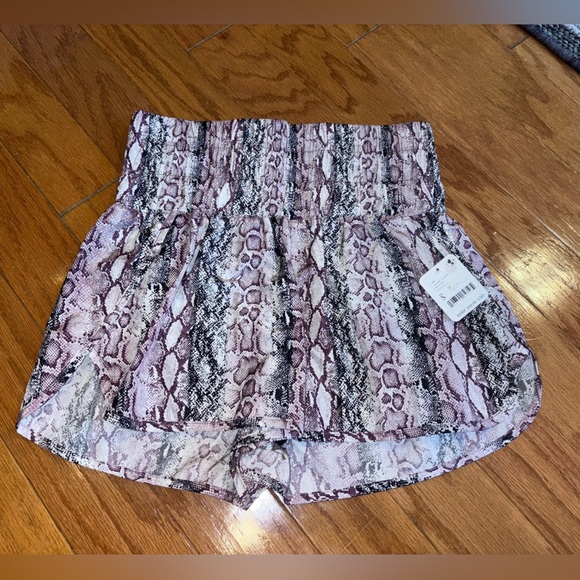 FP Movement Snake Skim Atgletic High Waisted Shorts size Small NWT - Picture 1 of 4